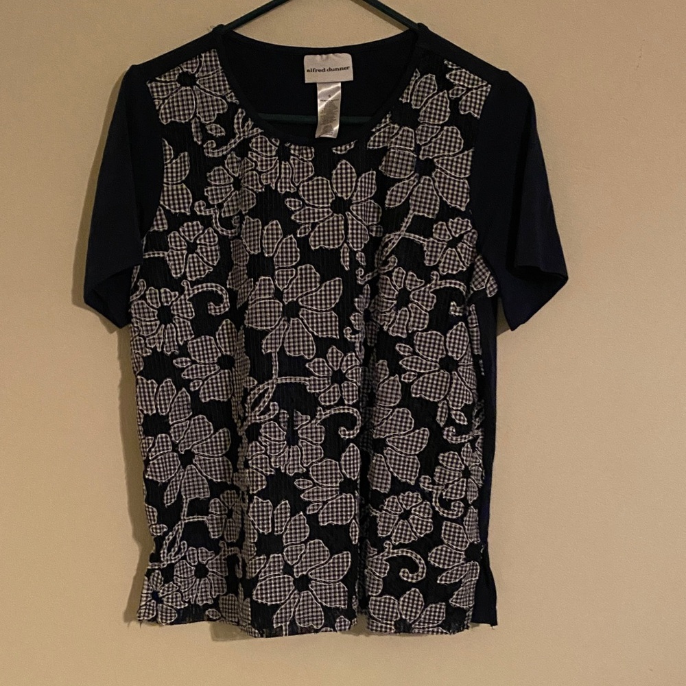 Alfred Dunner Navy and White Floral Short Sleeve Top w/gingham flower appliqués
